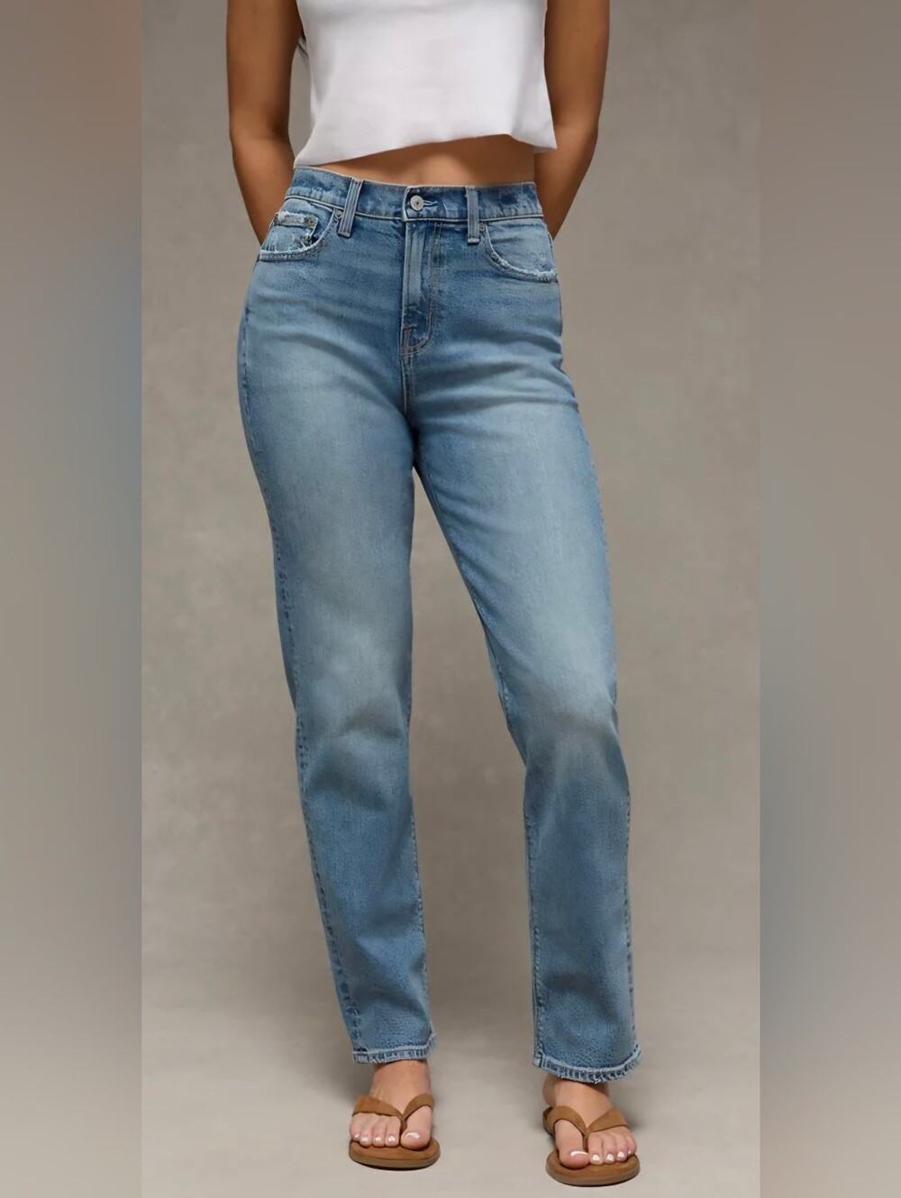 American Eagle Stretch Mom Jeans in a medium blue denim wash. Size 8